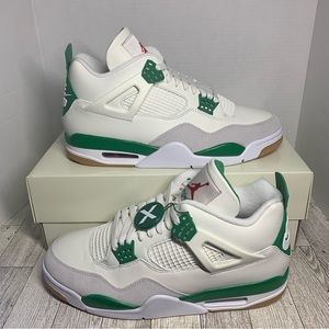 Jordan 4 Retro SB
Pine Green